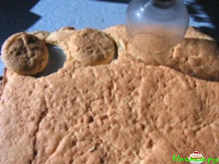 Бисквитные пирожные с грушами и с миндалем Бисквитные пирожные с грушами и с миндалем