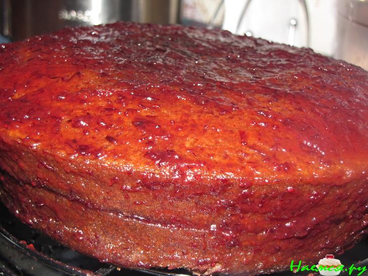 Шоколадный тортик с клюковкой, приготовленный в СВЧ