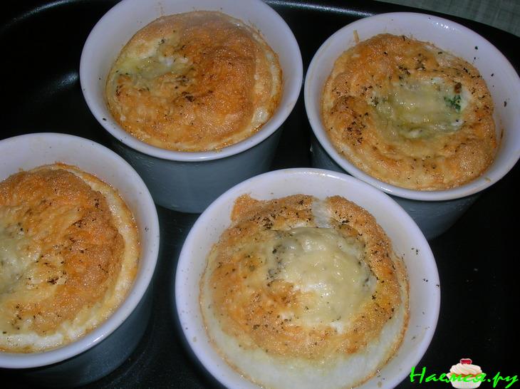 Запеченные яйца с беконом-карри Запеченные яйца с беконом-карри