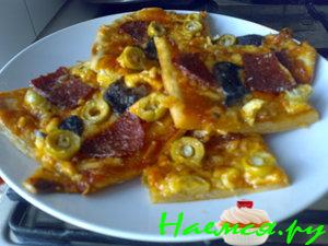 Пицца с сырокопченой колбасой Пицца с сырокопченой колбасой