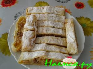 Слоенка с яблоками, изюмом и пудингом Слоенка с яблоками, изюмом и пудингом