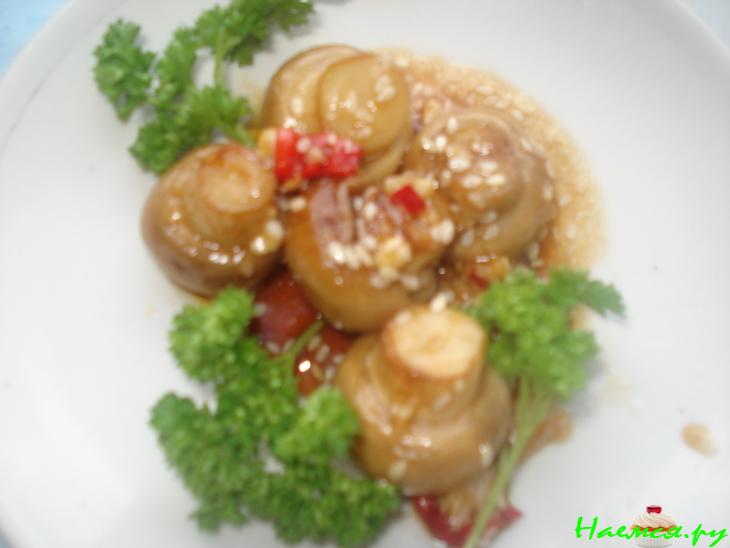 Грибы маринованные с кунжутом