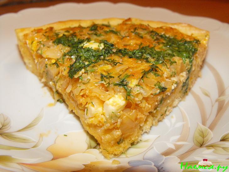 Открытый пирог с капустой и яйцами
