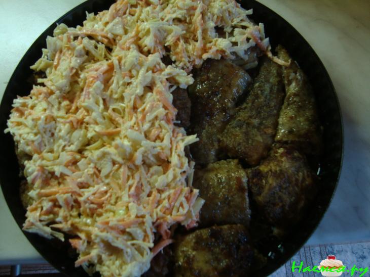 Рыба в кольчуге с салатом из овощей