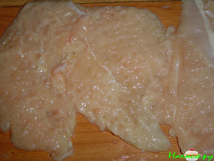 Рулетики из куриной грудки с плавленым сыром и зеленью Рулетики из куриной грудки с плавленым сыром и зеленью