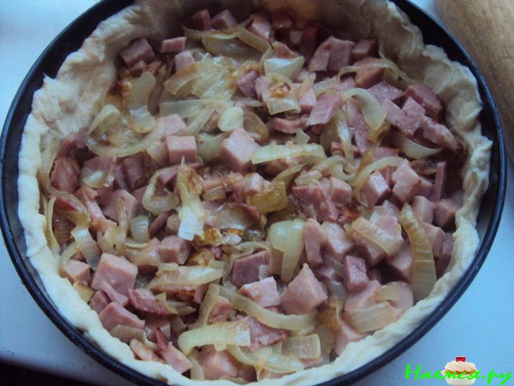 Эльзасский пирог с луком и ветчиной