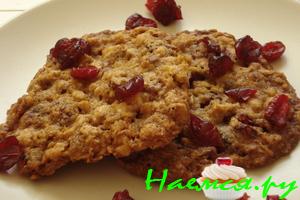 Овсяное печенье с орехами и клюквой