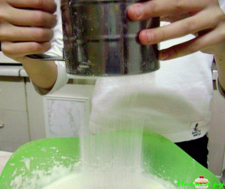 Торт "Юля" с персиком, грушей и физалисом Торт "Юля" с персиком, грушей и физалисом