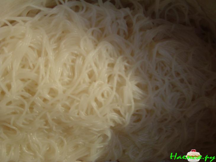 Гнезда из рисовой вермишели Гнезда из рисовой вермишели