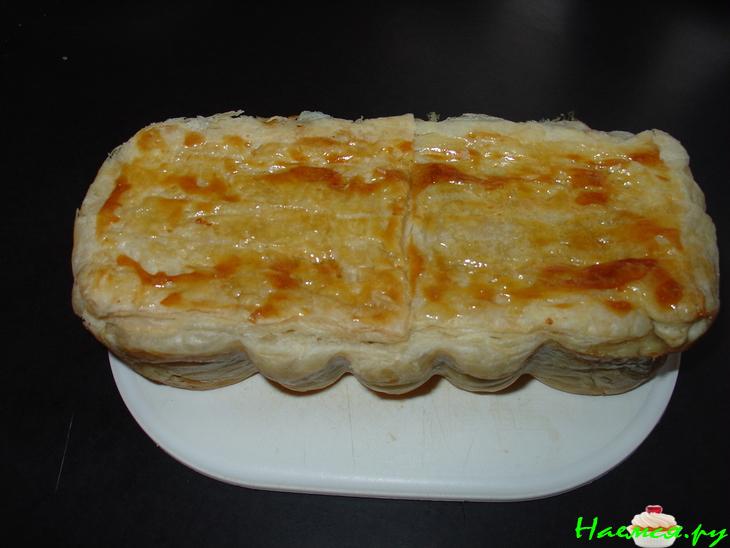Мясной кекс в слоёном тесте