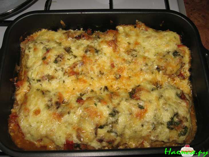 Рыба, запеченная с помидорами и сыром