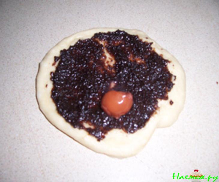 Сладкие рулетики с маком и вишней