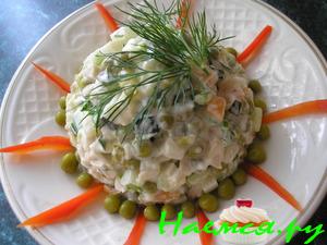 Салат с кальмаром и овощами