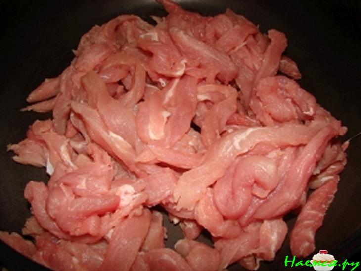 Лапша с мясом в йогурте