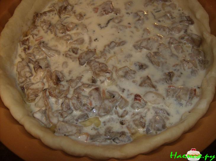 Открытый пирог с уткой и вешенками