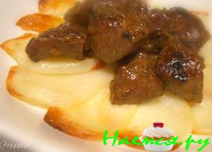 Печень на картофельной галете Печень на картофельной галете