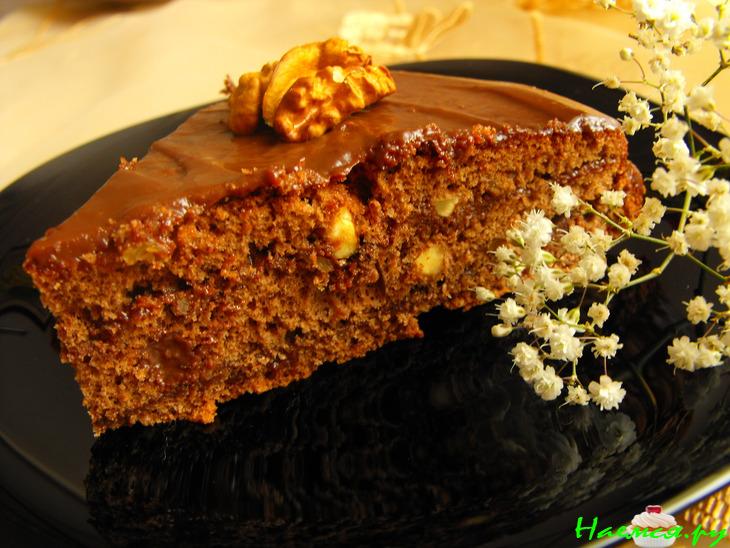 Шоколадно-ореховый торт с мягким кремом