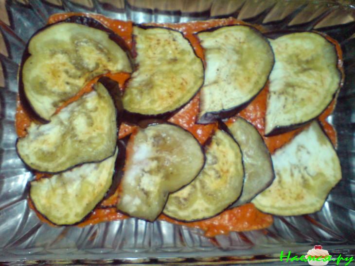 Баклажаны под пастой из красного перца