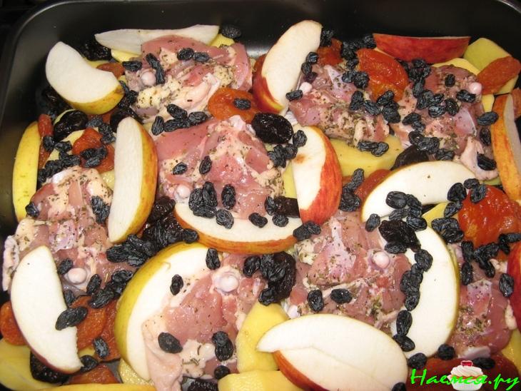 Куриные бёдрышки запеченные с сухофруктами Куриные бёдрышки запеченные с сухофруктами