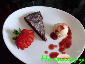 Шоколадный пирог с молотым миндалем