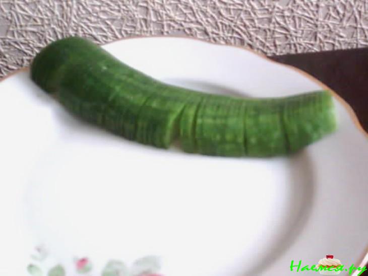 Украшение из огурца