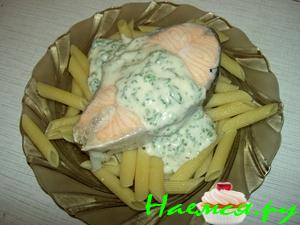 Отварная семга с макаронами