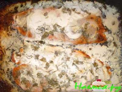 Горбуша, запеченая в сметане