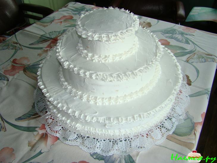Свадебный бисквитный торт