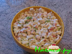 Салат с крабовыми палочками и фасолью