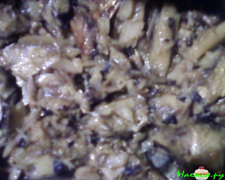 Шпротный салат с зеленым горошком