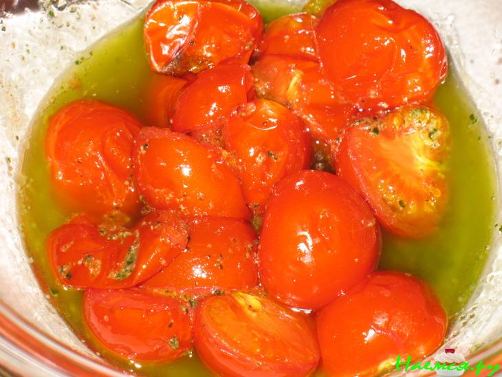 Салат-закуска из печеных перцев и помидорок