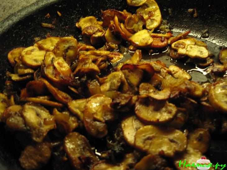 Слоеный соленый торт с курицей