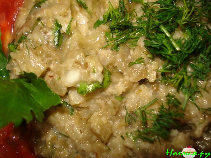 Баклажанный салат с грецкими орехами