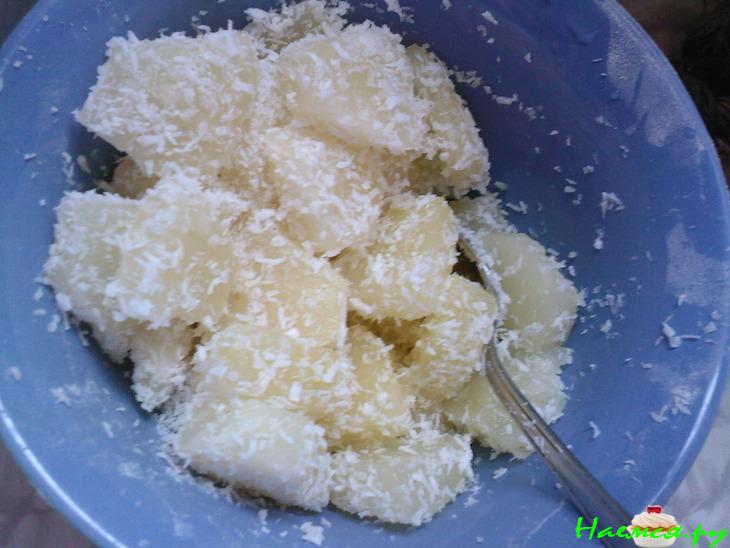 Творожные пирожные с ананасами и мармеладом