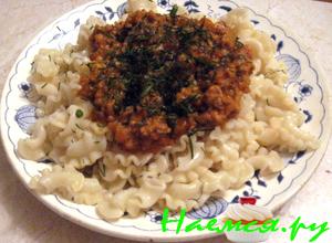 Макароны с мясным соусом