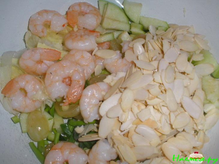 Салат Вальдорф с креветками Салат Вальдорф с креветками