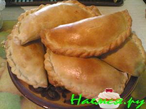 Кальцоне со шпинатом и яйцом