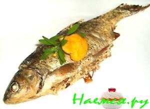 Красноперка фаршированная лисичками в сметане