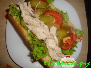 Бутерброд семейный с куриной грудинкой