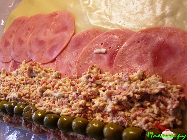 Сырный рулет "Праздничный"