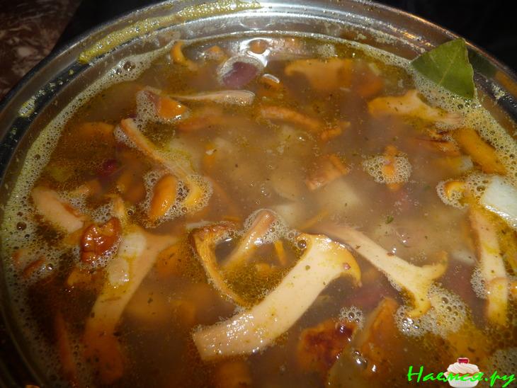 Простенький суп из лисичек