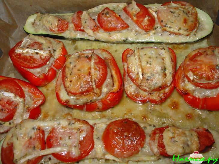 Фаршированные овощи с мягким сыром и чесноком