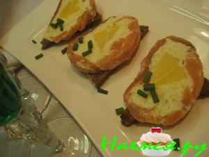 Рулет из копченого лосося с яблоком Рулет из копченого лосося с яблоком