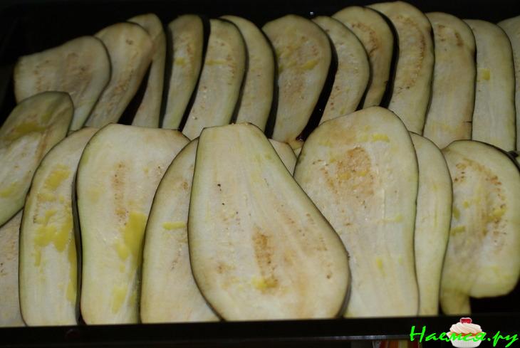 Баклажановые рулетики запеченные с творогом и беконом