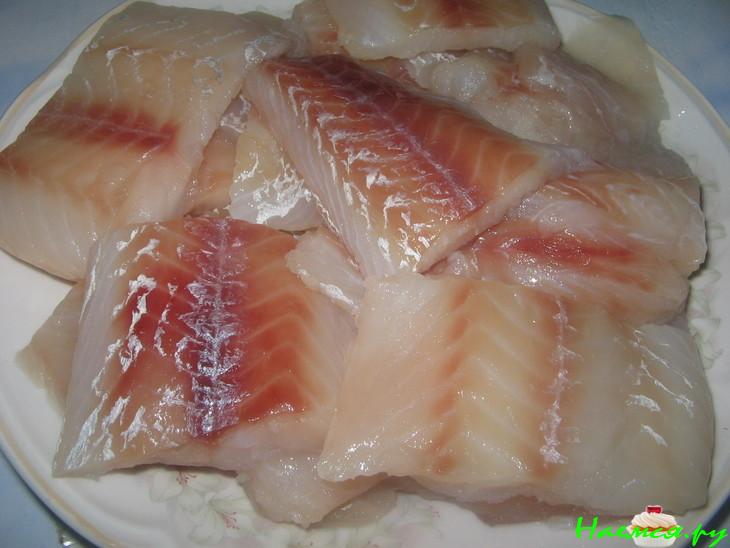 Рыба запеченная под малосольным огурчиком