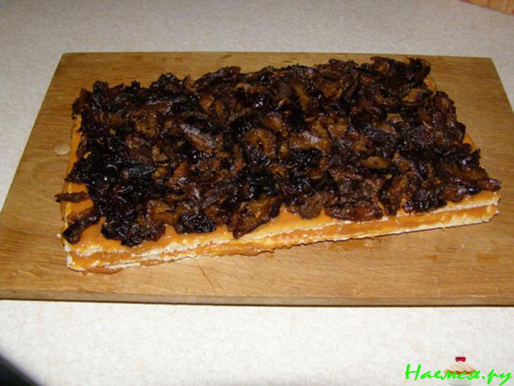 Тортик вафельный со сгущенкой, черносливом и кокосовой стружкой Тортик вафельный со сгущенкой, черносливом и кокосовой стружкой