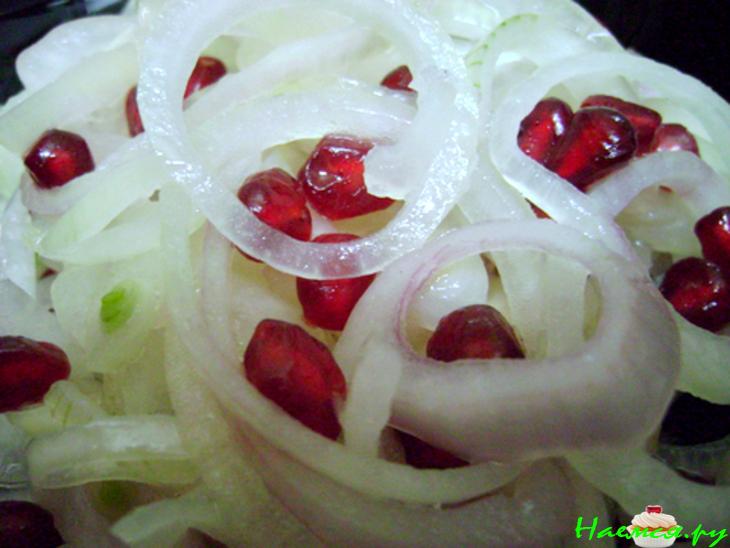 Салат из репчатого лука и граната Салат из репчатого лука и граната