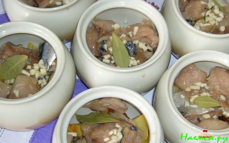 Скумбрия в горшочках