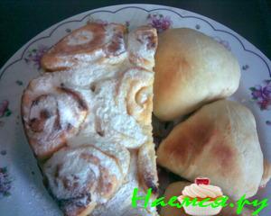 Сердечная выпечка (булочки с клубничным вареньем и пирог с творогом и апельсиновым киселем)