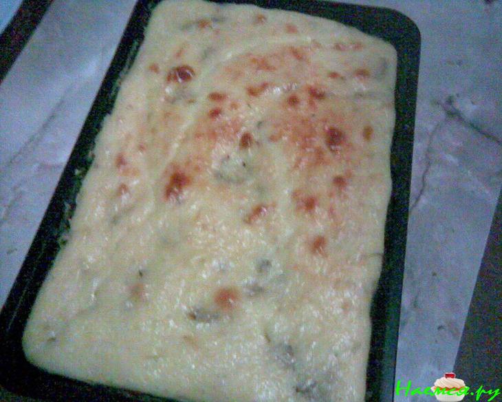 Пирог с шампиньонами и сыром